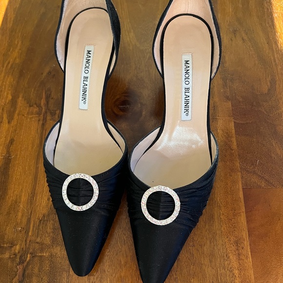 Manolo Blahnik 🖤💖 kitten satin buckle pumps, size: 6 - Picture 6 of 13